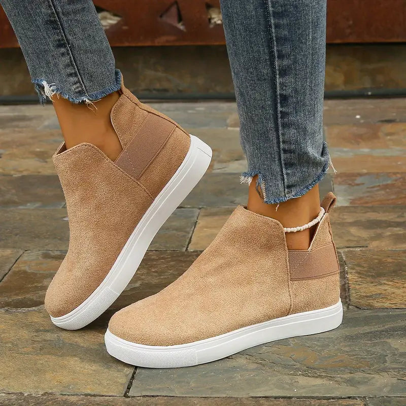 Botas slip-on modernas y transpirables