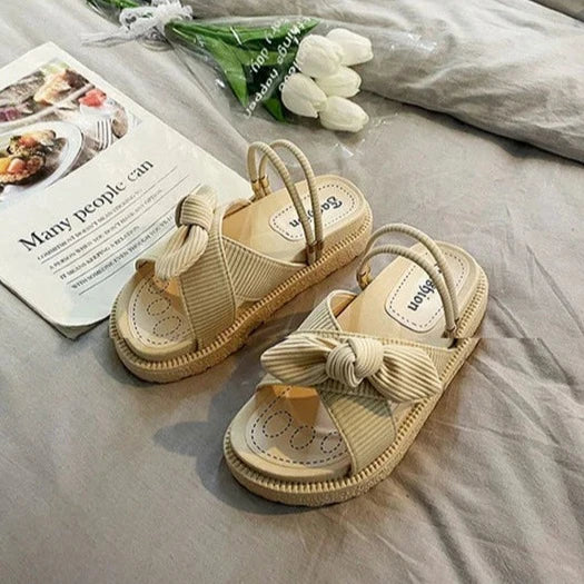 Sandalias de verano con nudo de mariposa