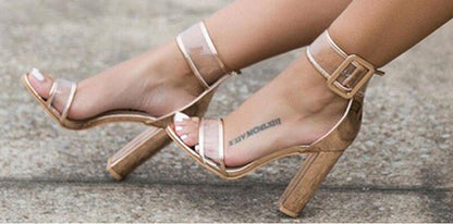 Sandalias elegantes con tacón en bloque