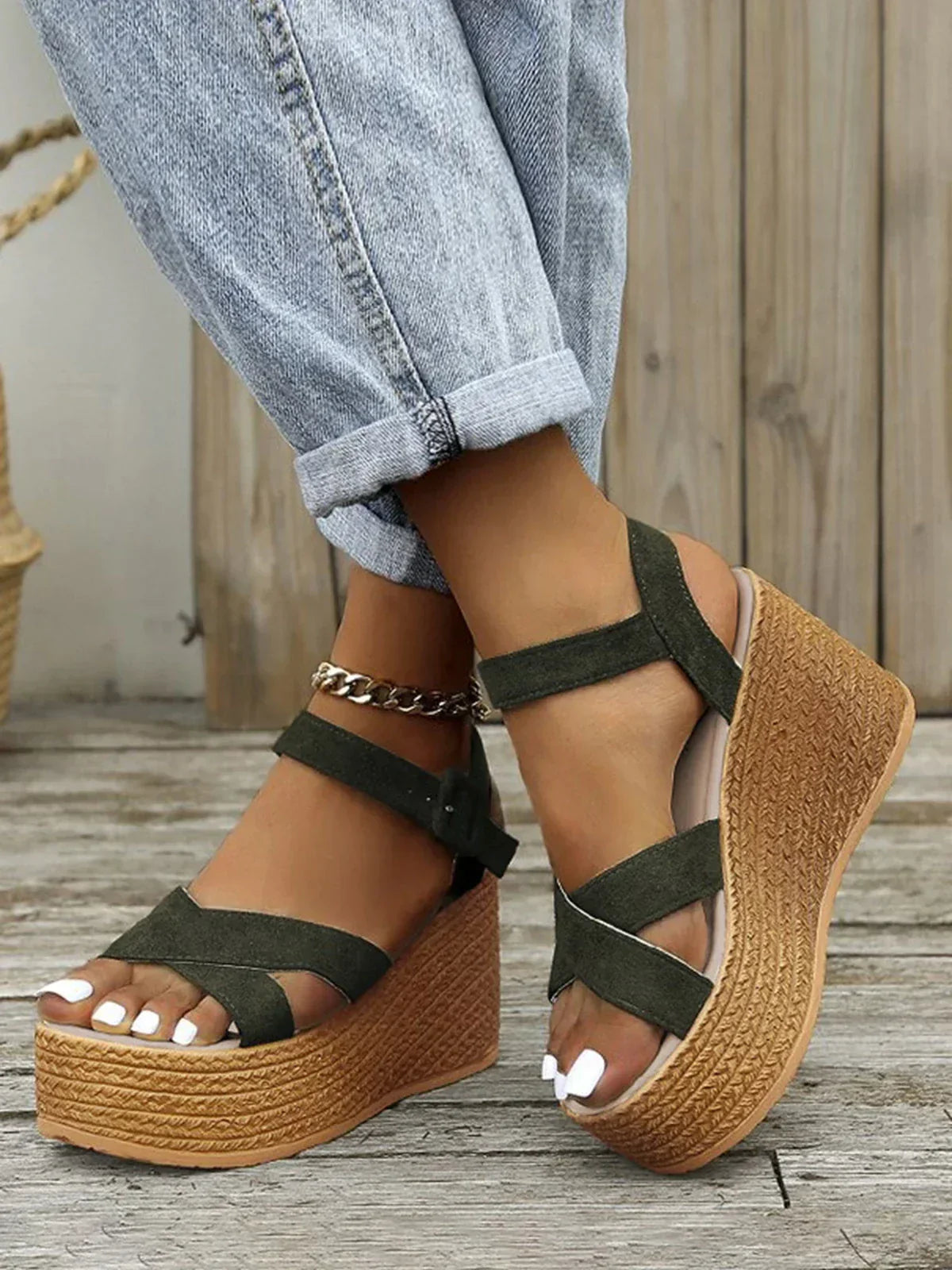 Sandalias ligeras de moda con tacón alto