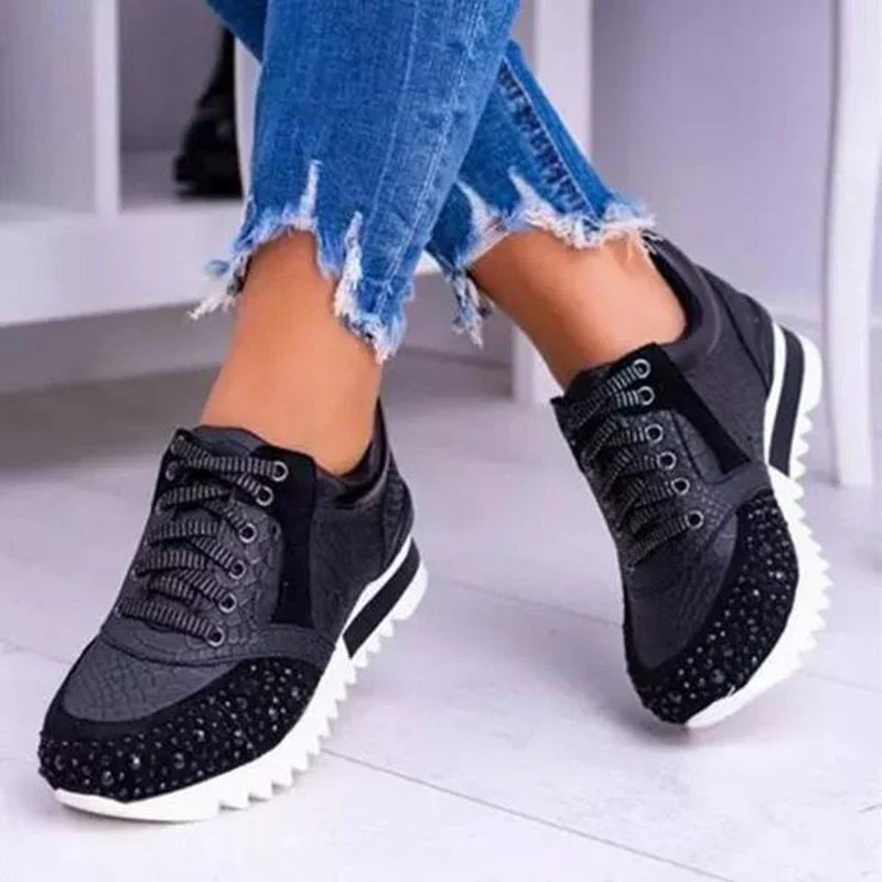 Deze trendy sneakers zijn perfect voor de zomer en combineren modieuze prints met uitstekende ondersteuning.