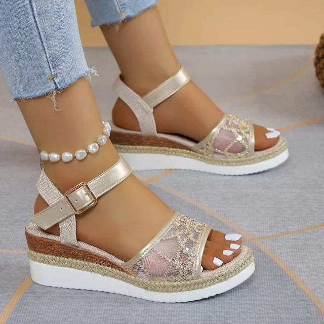 Sandalias de apoyo elegantes y detalladas