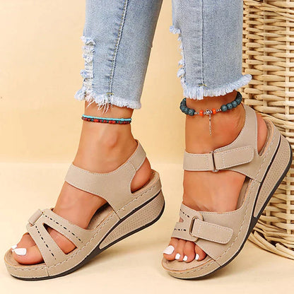 Sandalias huecas con cuña para mujer