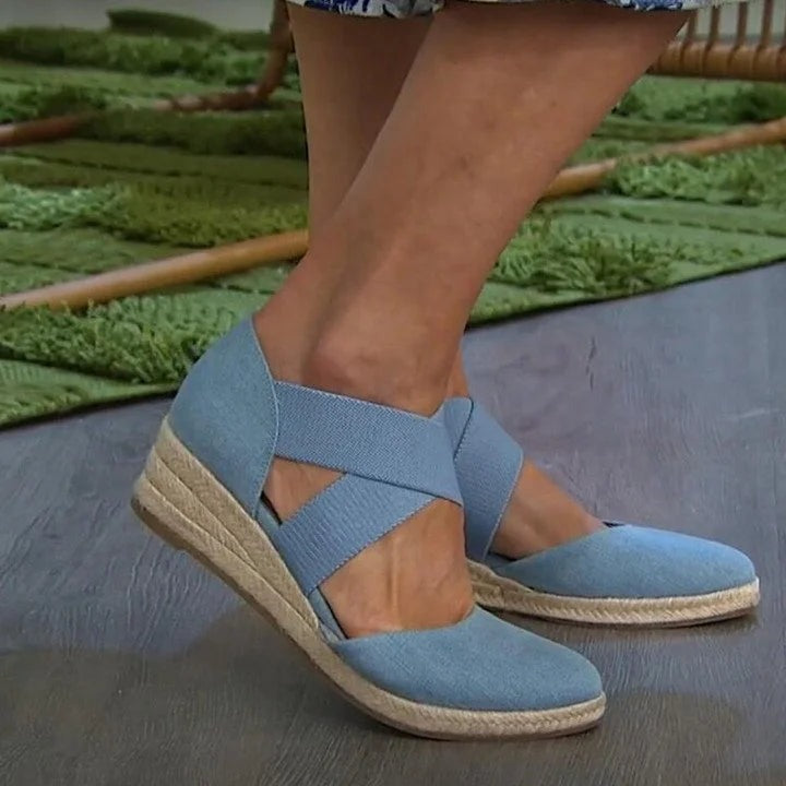 Sandalias clásicas de moda con puntera cerrada