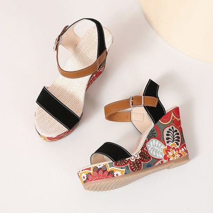 Sandalias de cuña alta con bordado floral